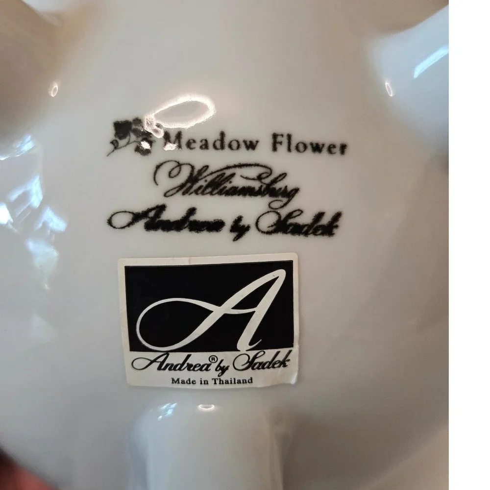 Andrea by Sadek Williamsburg Meadow Flower White Ceramic 7 Spout Vase Frog